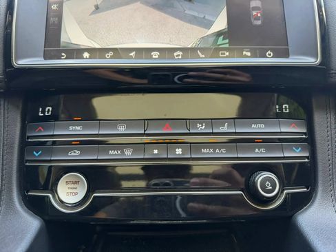 Used 2020 Jaguar F-PACE Prestige AWD/4WD image 30