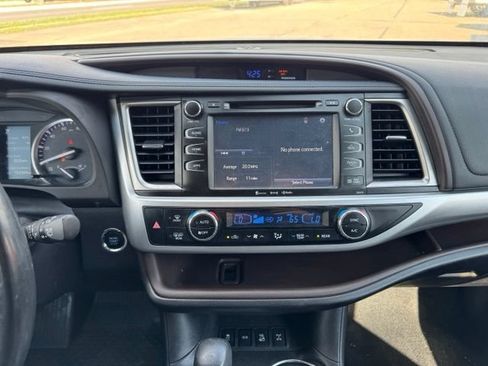 Used 2017 Toyota Highlander XLE AWD/4WD image 20