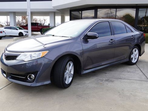 Used 2013 Toyota Camry SE image 4