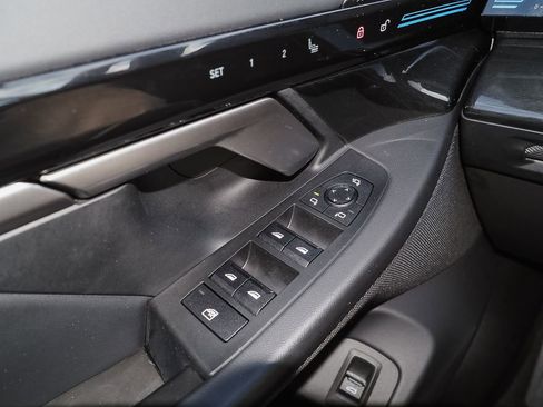 Used 2024 BMW 530i xDrive 530i xDrive w/ Convenience Package image 29