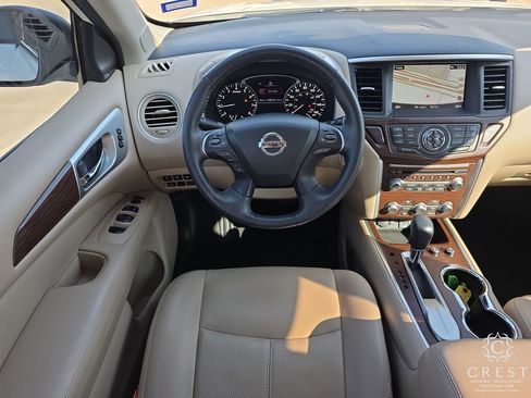 Used 2020 Nissan Pathfinder Platinum FWD image 13