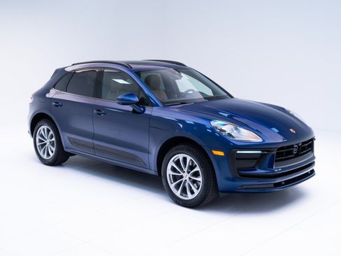 Certified 2026 Porsche Macan AWD/4WD image 7