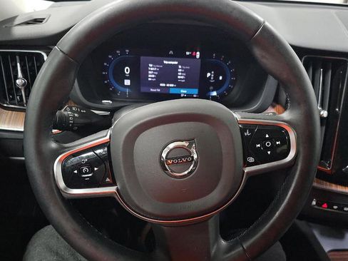 Used 2023 Volvo XC60 B5 Plus w/ Protection Package Premier image 10