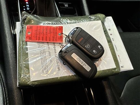 Used 2022 Jeep Compass Limited image 31