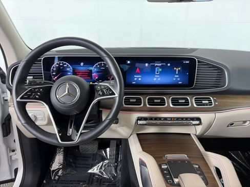 Used 2025 Mercedes-Benz GLE 350 4MATIC image 3