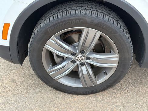 Used 2020 Volkswagen Tiguan SEL AWD/4WD image 11
