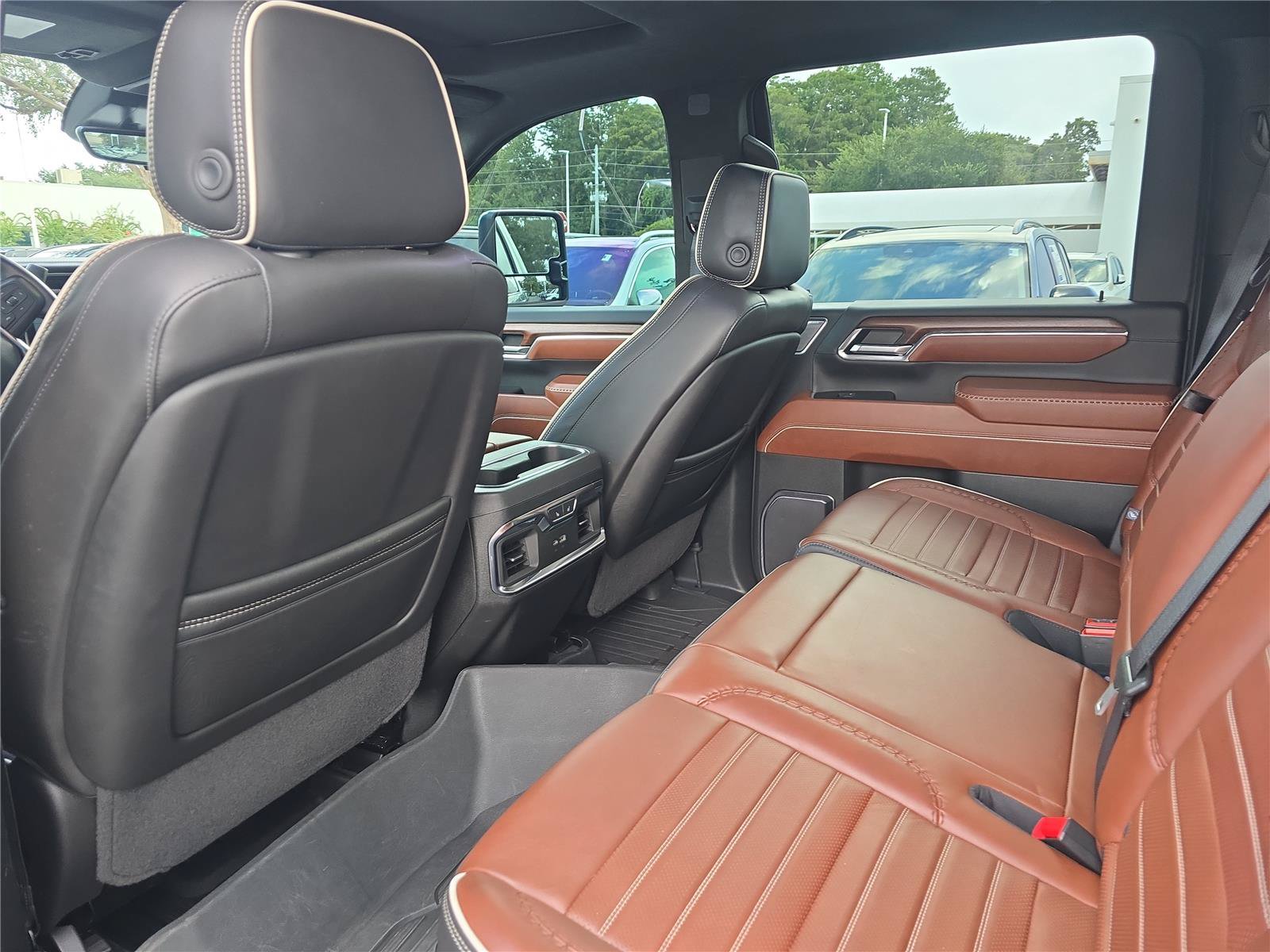 Used 2024 GMC Sierra 3500 Denali Ultimate AWD/4WD image 13