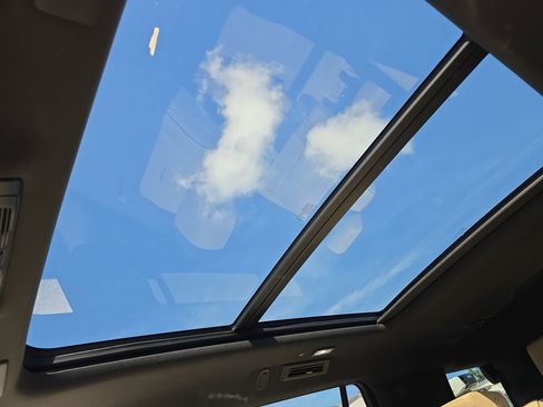 Used 2023 Cadillac Escalade Premium Luxury w/ Performance Package image 27