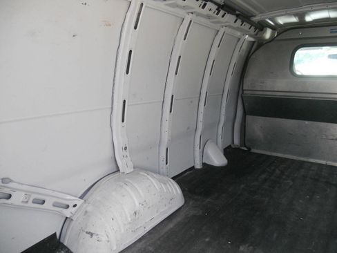 Used 2013 Chevrolet Express 2500 RWD image 5