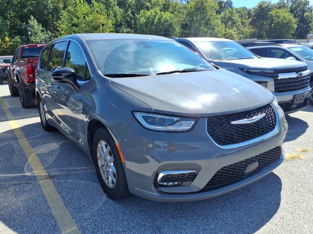 Used 2025 Chrysler Pacifica Select FWD image 4