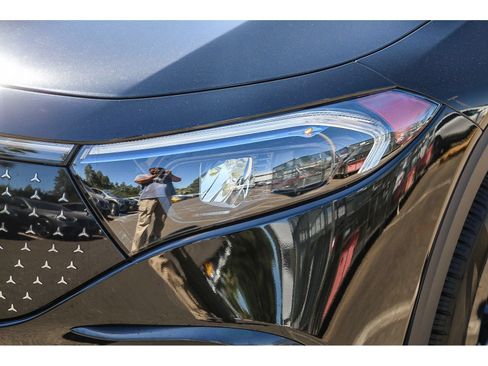 Used 2024 Mercedes-Benz EQB 300 4MATIC image 7