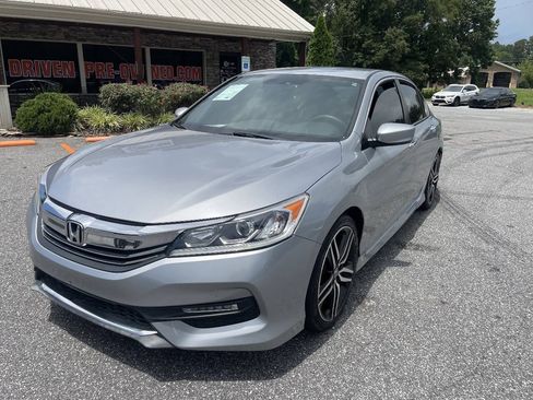 Used 2017 Honda Accord Sport image 4