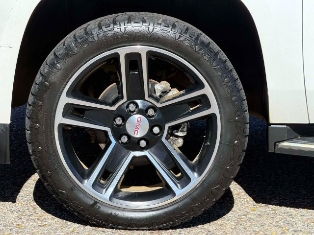 Used 2016 GMC Yukon XL SLT w/ Open Road Package AWD/4WD image 9