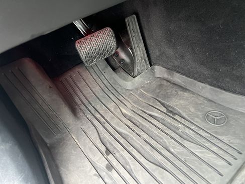 Used 2025 Mercedes-Benz E 350 Sedan image 17