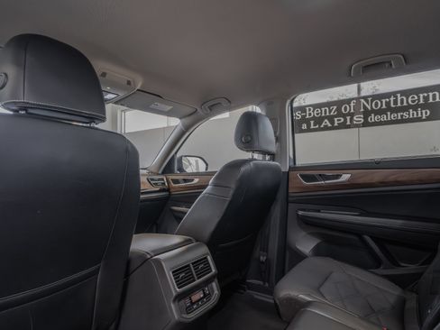 Used 2024 Volkswagen Atlas SE AWD/4WD image 26