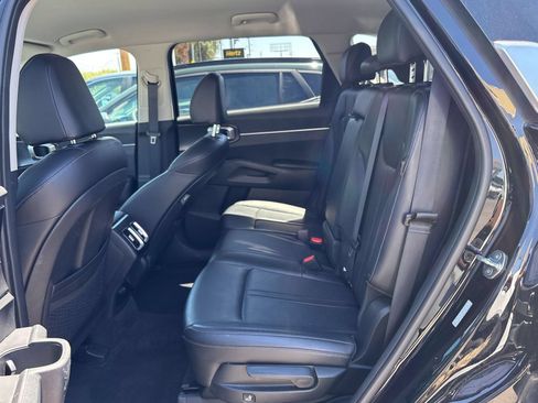 Used 2024 Kia Sorento S FWD image 15