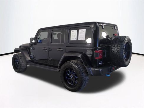 Used 2022 Jeep Wrangler Unlimited Sahara w/ Cold Weather Group image 7