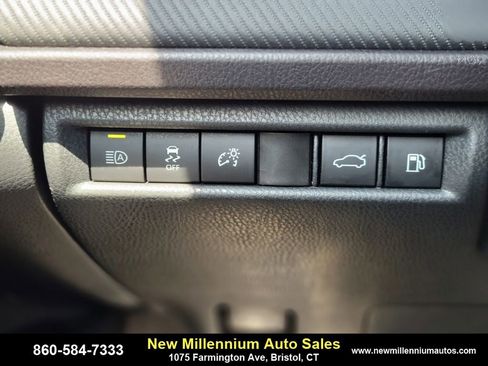 Used 2025 Toyota Camry SE image 25