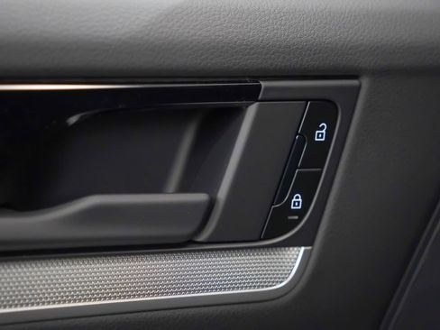 Certified 2025 Porsche Cayenne image 15