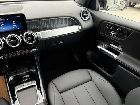 Used 2025 Mercedes-Benz GLB 250 4MATIC image 30
