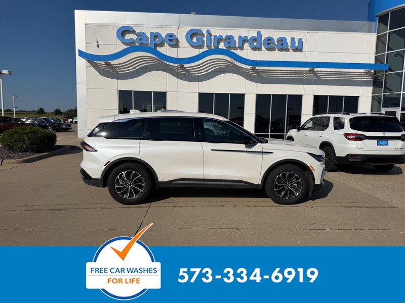 Used 2024 Lincoln Nautilus Premier AWD/4WD image 1