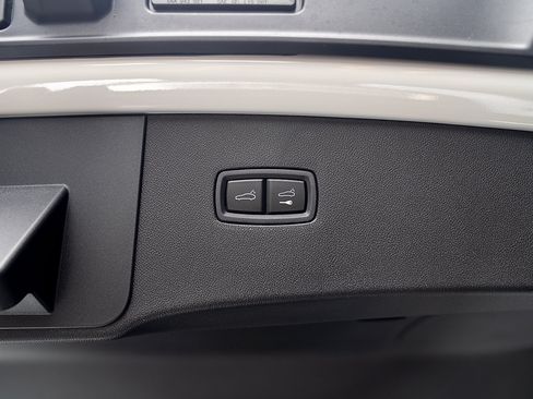 Used 2025 Porsche Cayenne Coupe image 24