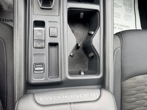 Used 2025 Nissan Pathfinder S FWD image 47