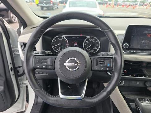 Used 2023 Nissan Rogue SL FWD image 9