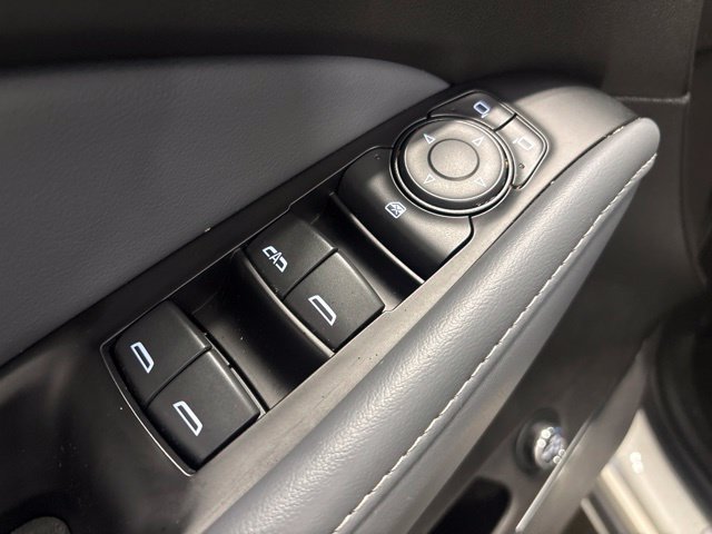 Used 2023 Buick Enclave Essence FWD image 11