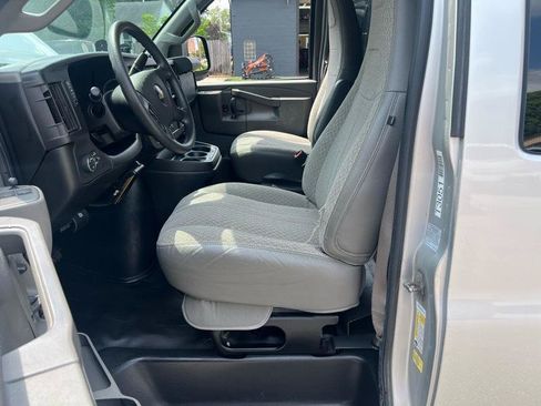 Used 2020 Chevrolet Express 3500 LS RWD image 9