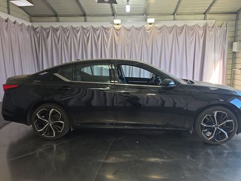 Used 2024 Nissan Altima 2.5 SR FWD image 9