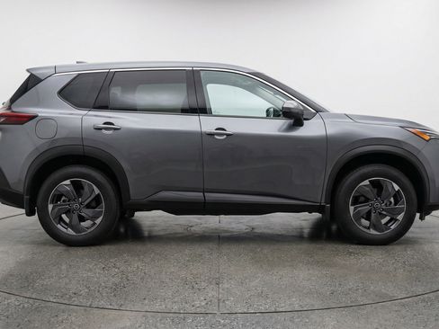 Used 2025 Nissan Rogue SV FWD image 11