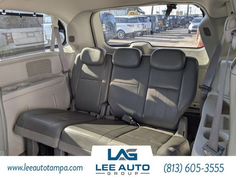 Used 2010 Chrysler Town & Country Touring image 12