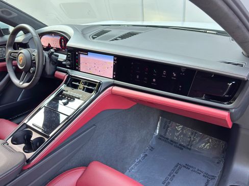 Used 2025 Porsche Panamera image 15