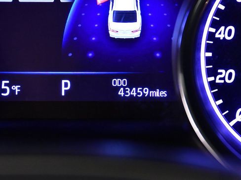 Used 2020 Toyota Camry SE image 13