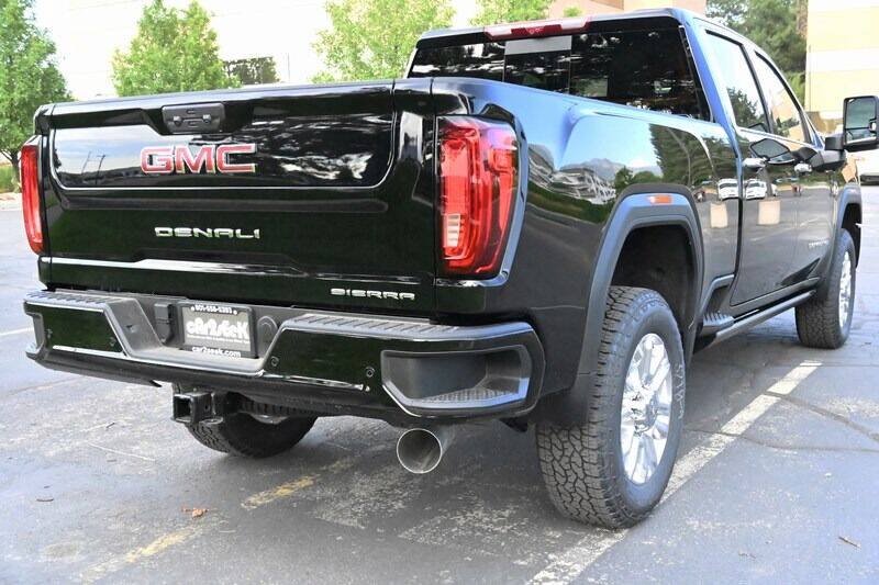 Used 2022 GMC Sierra 3500 Denali w/ Denali Ultimate Package AWD/4WD image 8