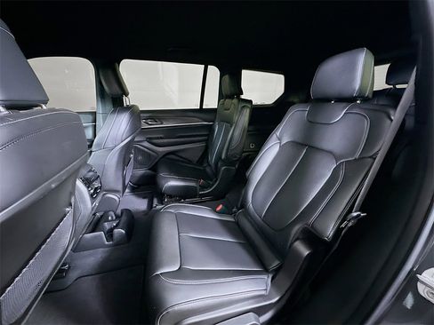 Used 2025 Jeep Grand Cherokee L Limited w/ Black Appearance Package image 15