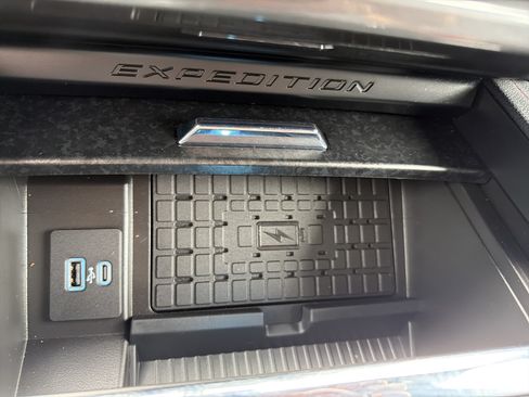 Used 2024 Ford Expedition Max Limited AWD/4WD image 24