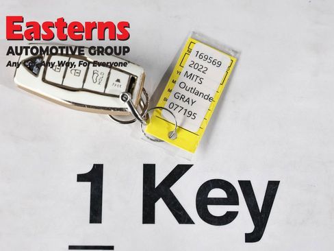 Used 2022 Mitsubishi Outlander SE image 23