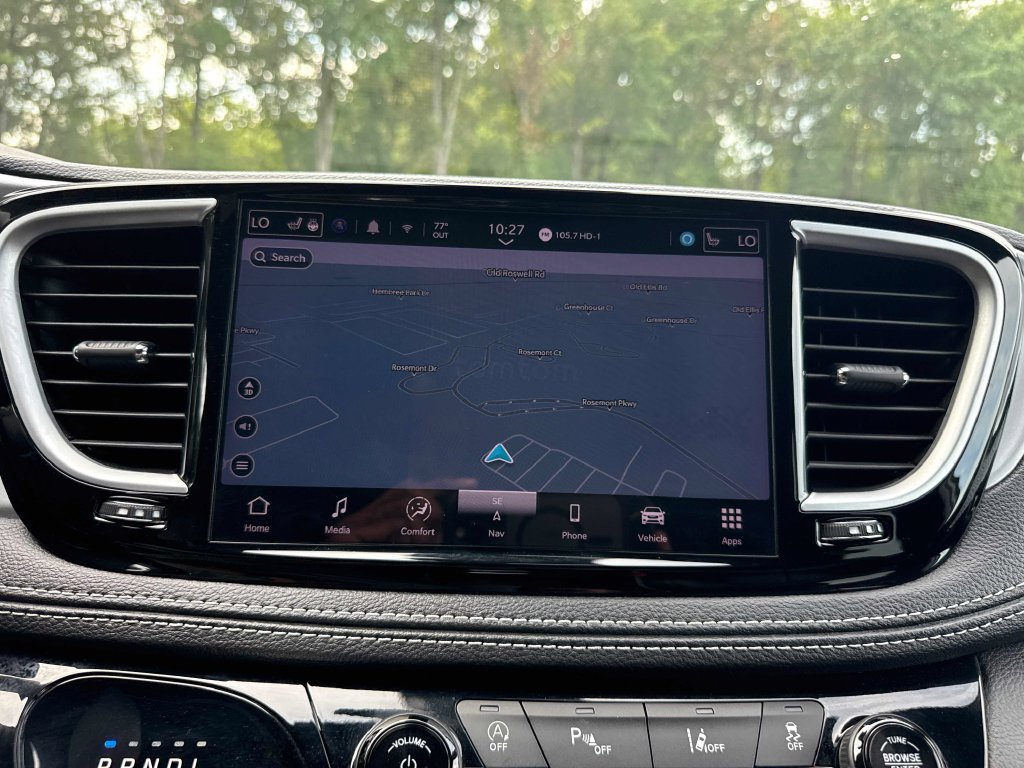 Used 2025 Chrysler Pacifica Limited FWD image 21