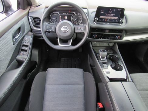 Used 2023 Nissan Rogue SV image 11