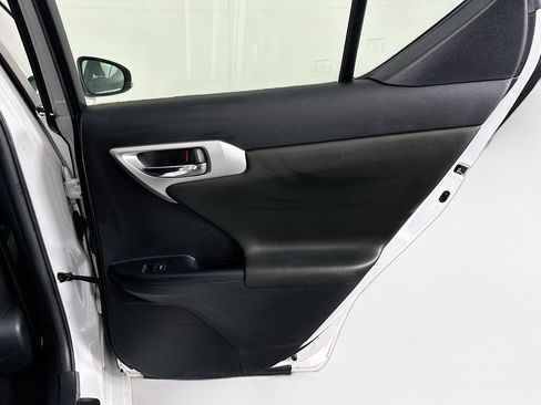 Used 2011 Lexus CT 200h image 31