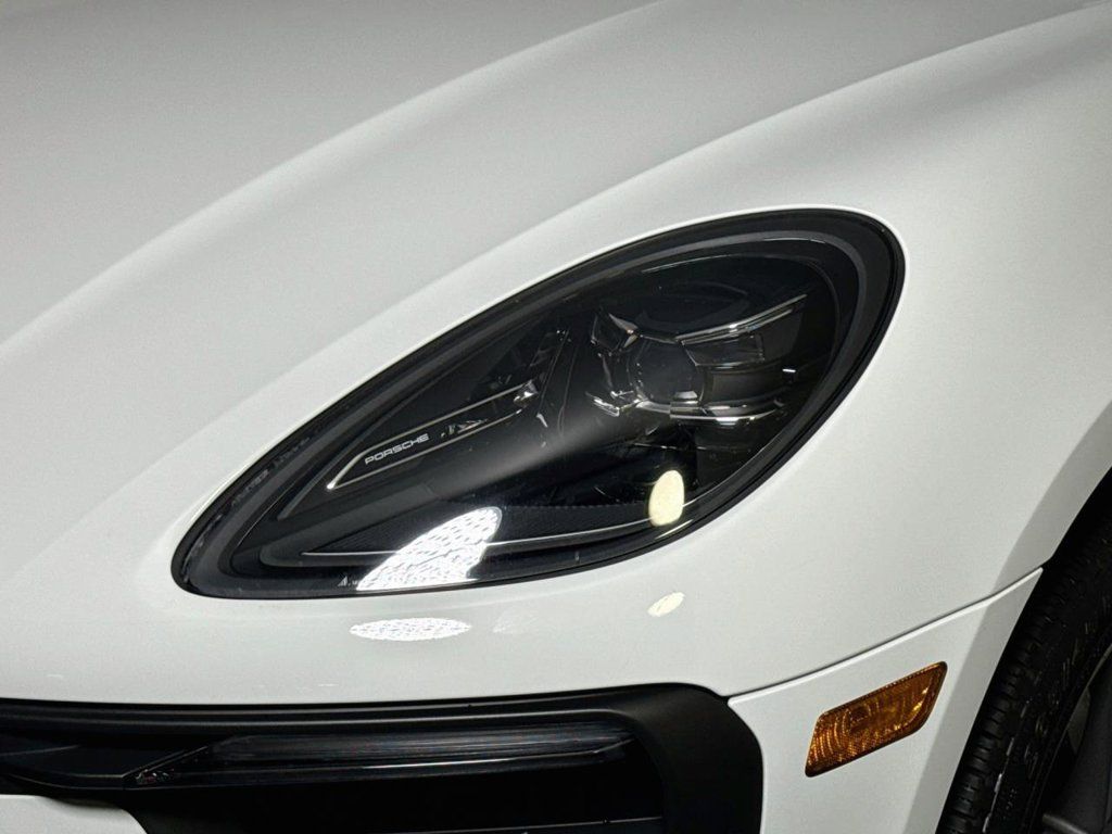 Certified 2024 Porsche Macan AWD/4WD image 26