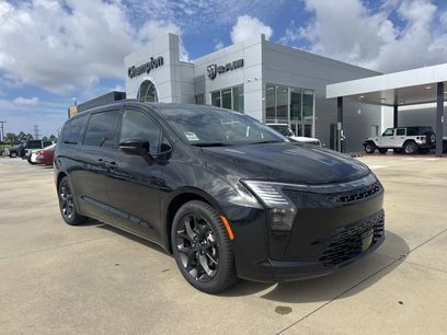 New 2027 Chrysler Pacifica Limited w/ S Appearance Package