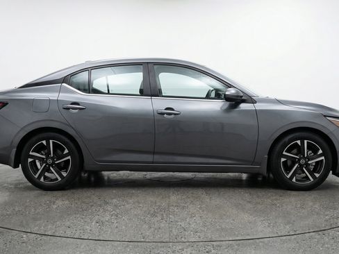 Used 2025 Nissan Sentra SV FWD image 11