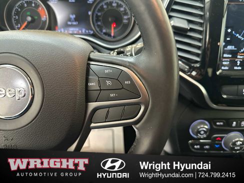 Used 2019 Jeep Cherokee Limited image 21