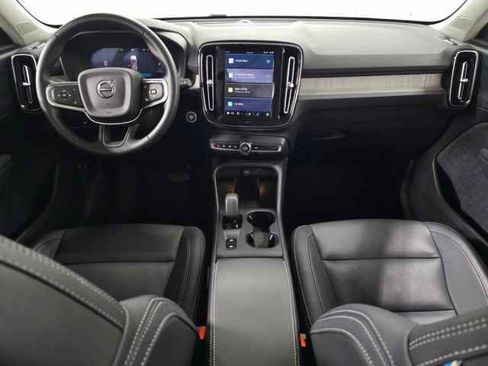 Certified 2025 Volvo XC40 B5 Core image 12