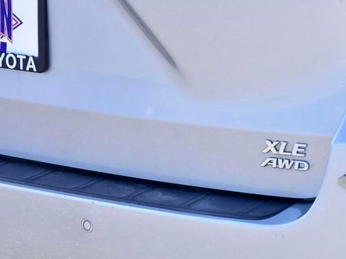 Used 2020 Toyota Sienna XLE w/ XLE Navigation Package image 12