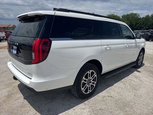 Used 2025 Ford Expedition Max Active AWD/4WD image 5