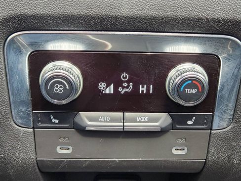 Used 2022 GMC Yukon SLT w/ SLT Premium Package AWD/4WD image 21